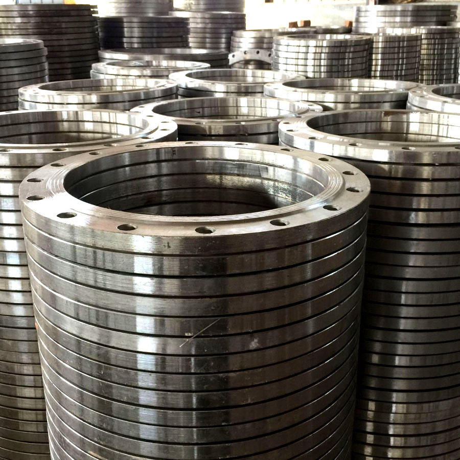 通常平插法蘭使用什么材料？